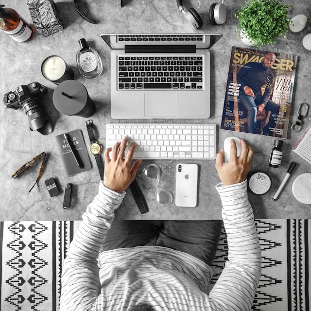 Jak pisać posty na LinkedIn, które mają szansę pojawić się wysoko w wynikach Google?